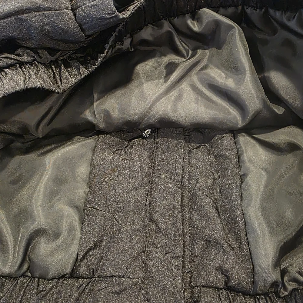 Vigoss Cropped Puffer Hooded Jacket Black Size Large NWT!